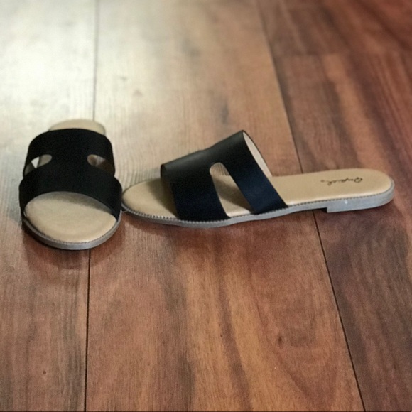 Sandals - Picture 10 of 10